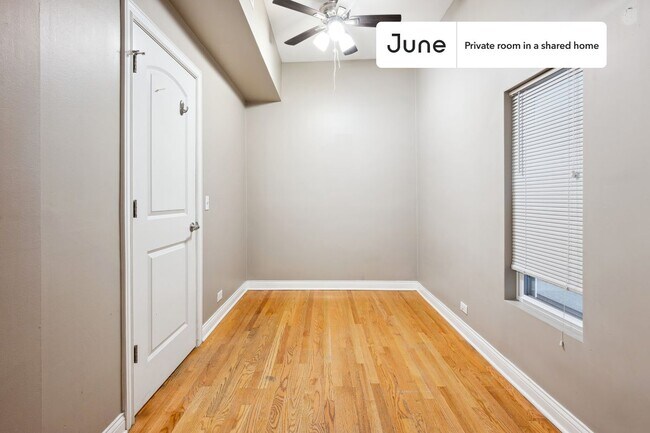 Foto del edificio - Private bedroom in 3 bed/1 bath Home
