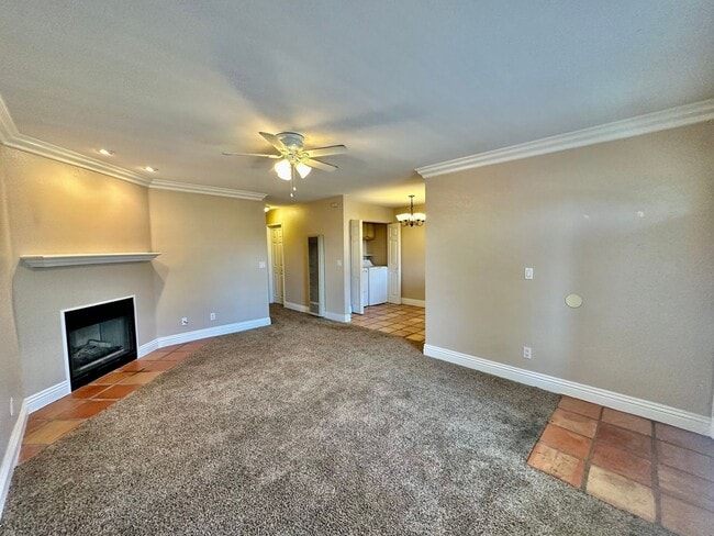 Foto del edificio - Bright 2nd floor Condo in Rolando near SDS...
