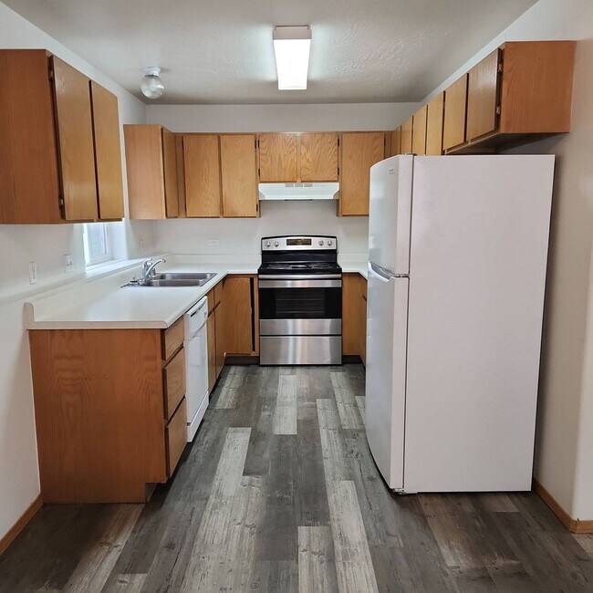 Building Photo - $1.425 | 2 Bed / 1 Bath Apartment on the N...