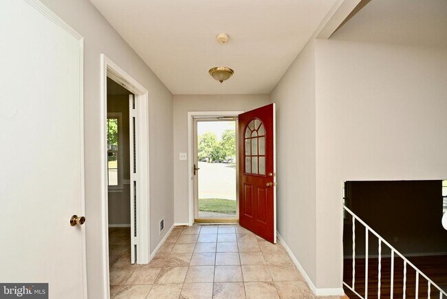 Building Photo - 12220 Oakwood Dr