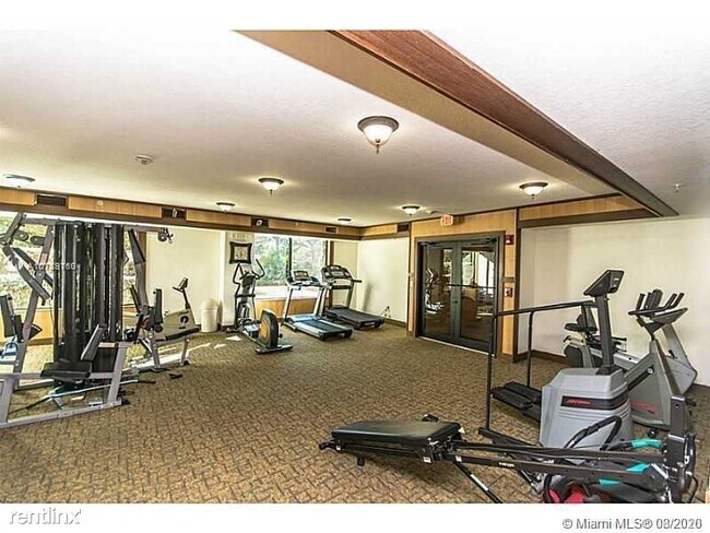 Foto del edificio - 1 br, 1 bath  - 3530 SW 22nd St