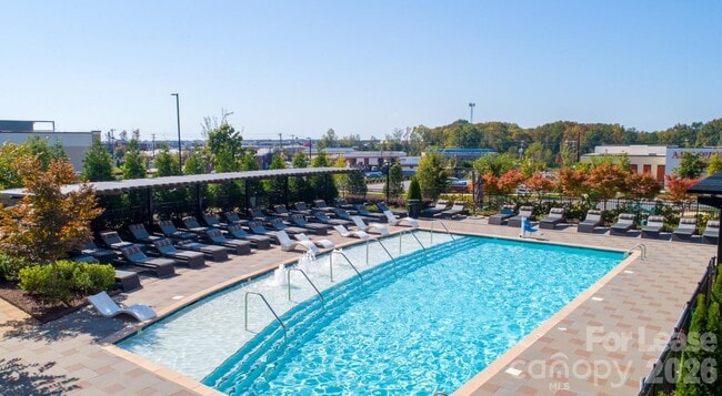 Foto del edificio - 6408 Providence Farm Ln