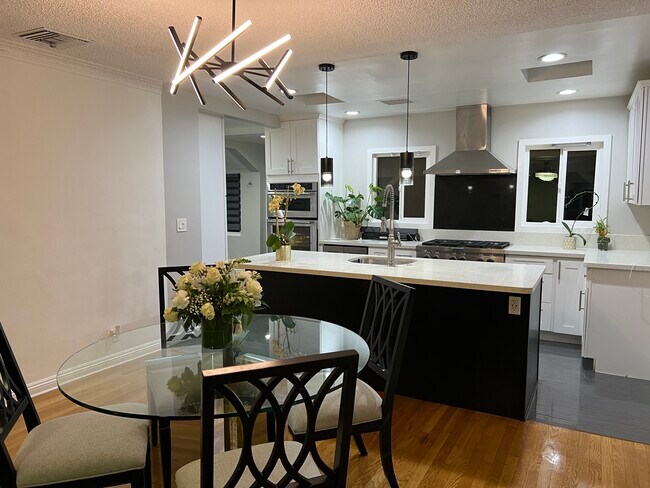Foto del edificio - 4712 Townsend Ave