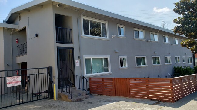 Building Photo - 210 Armour Ave