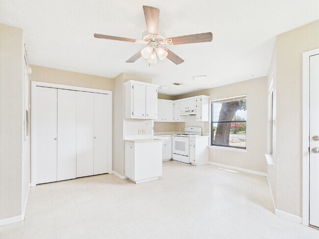 Foto del edificio - Charming 1-Bedroom Retreat on Friendship L...