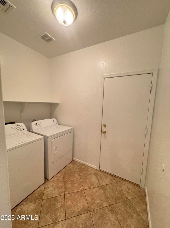Foto del edificio - 11572 W Virginia Ave