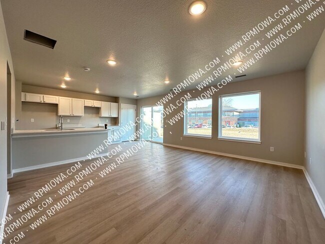 Building Photo - BRAND NEW, BEAUTIFUL FINISHES!- 3 Bedroom ...
