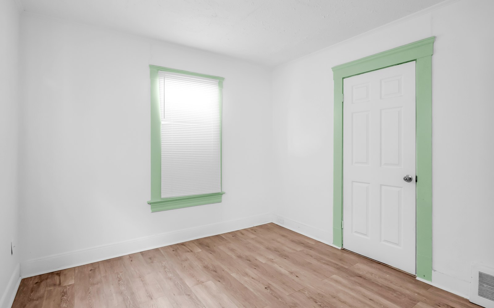 509 E 143rd St Cleveland, OH 44110 – photo 4