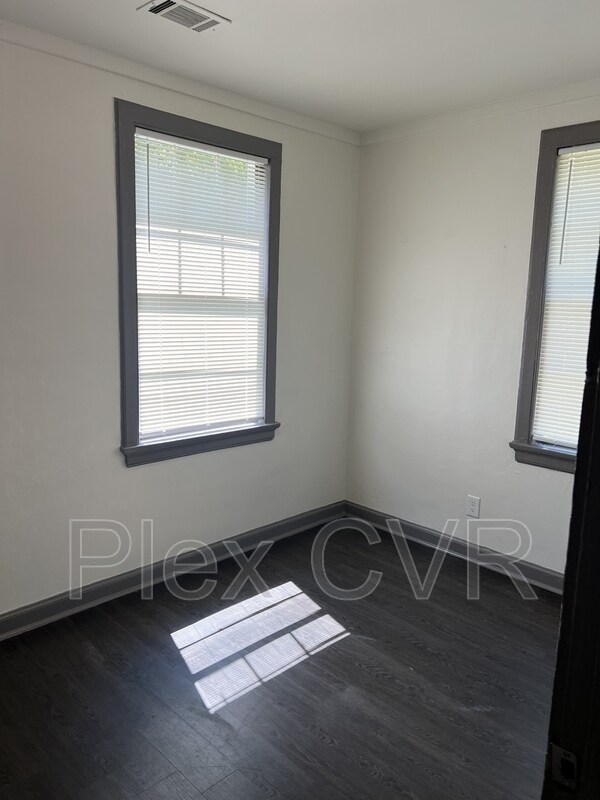 Foto del edificio - 3918 Maple Cir