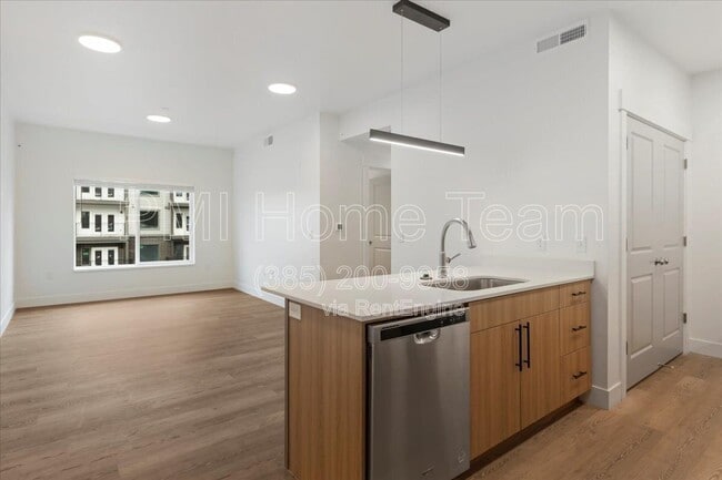 Foto del edificio - 3378 Washington Blvd