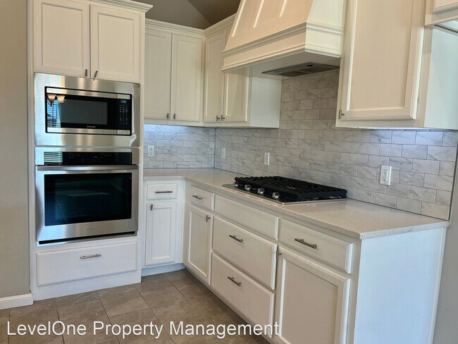 Foto del edificio - 3 br, 2 bath House - 4204 NW 152nd Street