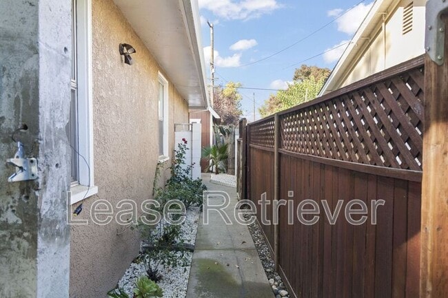 Foto del edificio - 1233 Fulton St