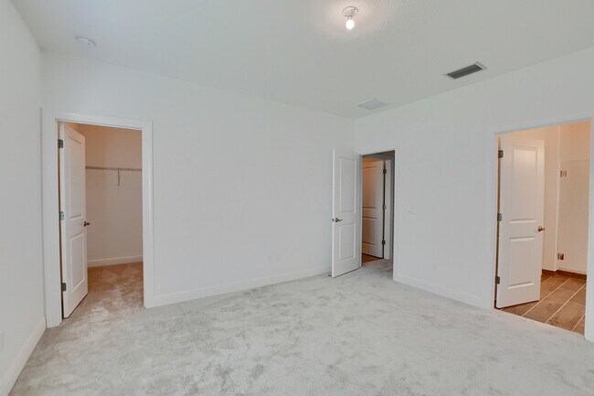Building Photo - 542 Sanderling Cir