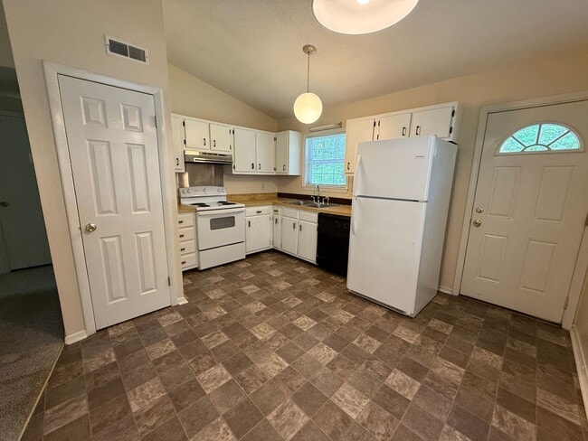 Building Photo - 2 bedroom 1 bathroom