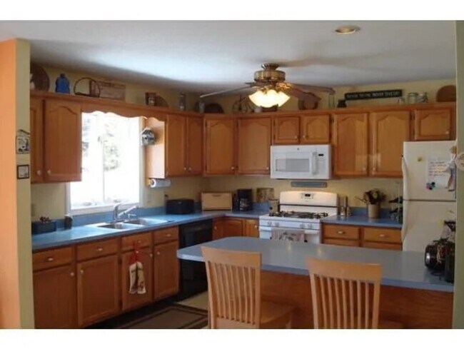 Foto del edificio - 3-Bedroom, 3-Bathroom Home in Essex Junction