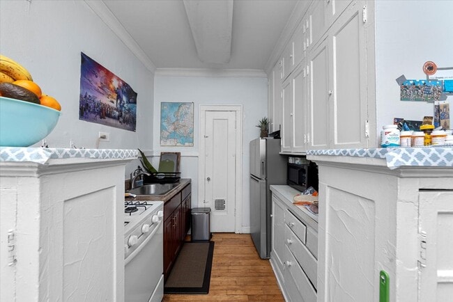 Foto del edificio - 3449 N Elaine Pl