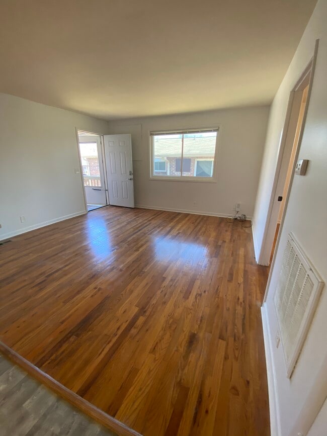 hardwood floors Lv Rm - 1104 Greenland Ave