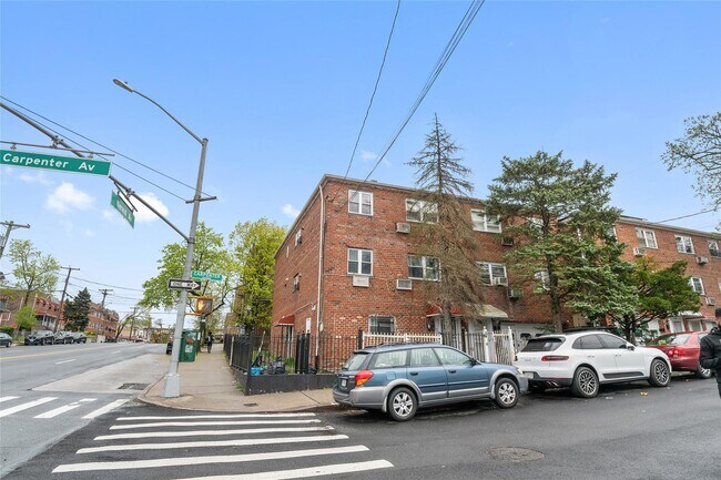Foto del edificio - 4392 Carpenter Ave