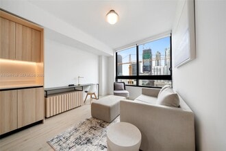 Building Photo - 225 N Miami Ave