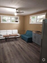 Building Photo - 76 Ave