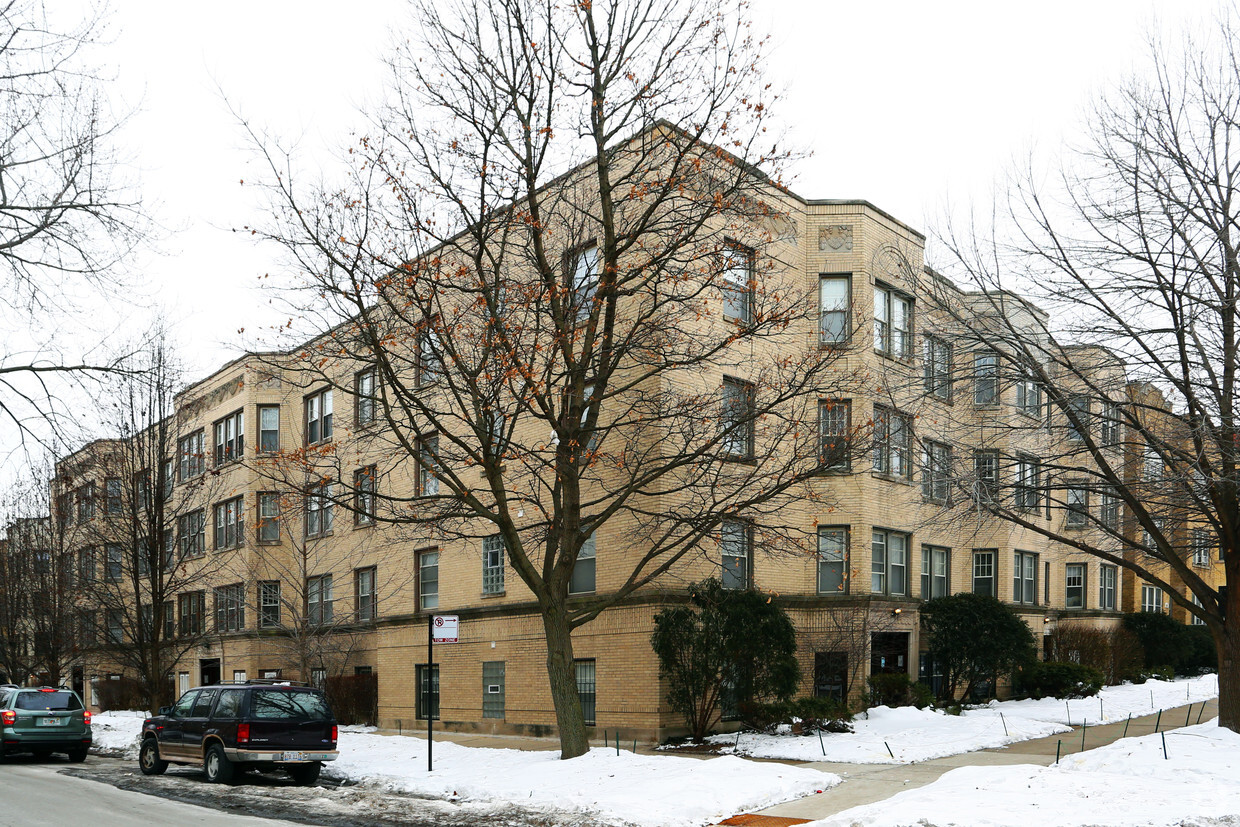 Primary Photo - 7400 N Seeley Ave