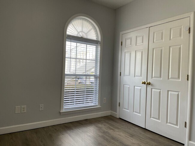 Building Photo - Newly remodeled 3 bedroom/2 bath unfurnish...