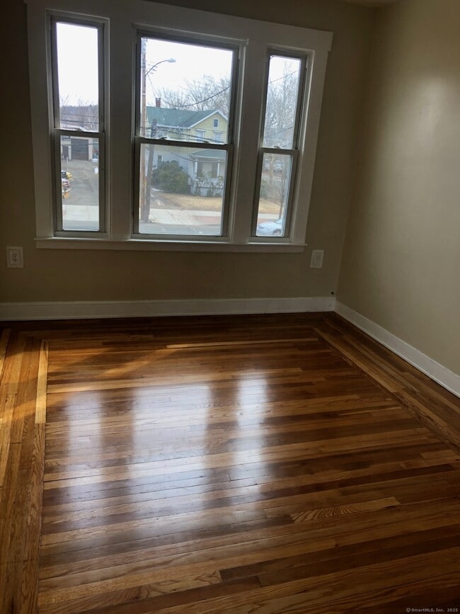 Building Photo - 1076 Dixwell Ave