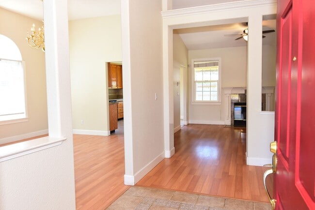 Building Photo - 485 Deer Creek Dr