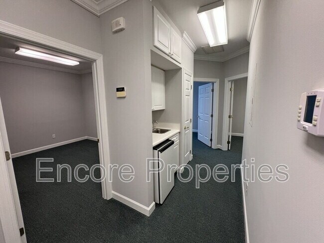 Foto del edificio - 1330 SE Maynard Rd