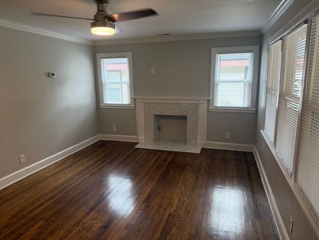 Building Photo - Updated Home Near Uptown with Fenced Backyard