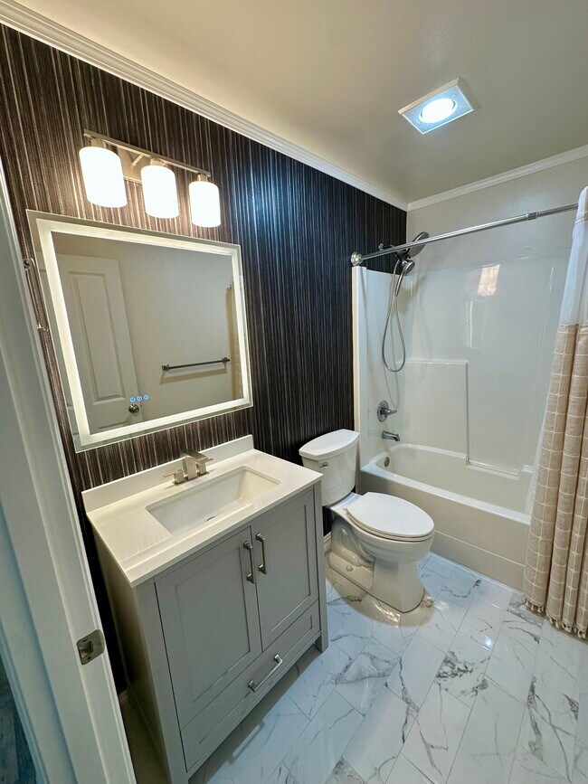 Foto del edificio - 4313 Roxanna Loop SE