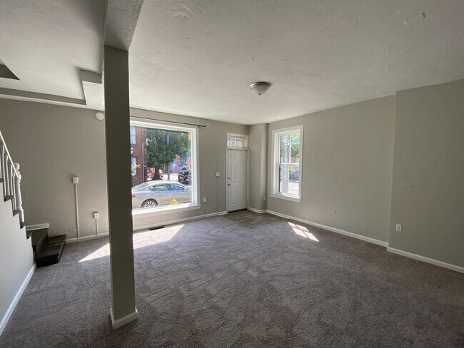 Building Photo - 156 S Penn St