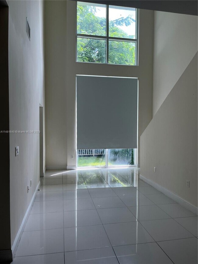 Foto del edificio - 1871 NW S River Dr