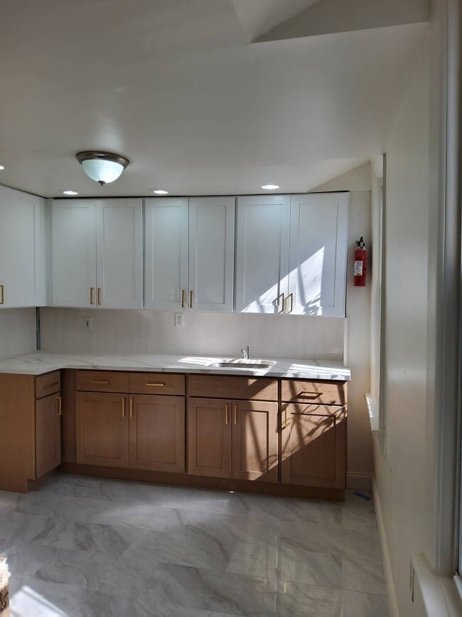 Building Photo - 26 Vineyard Ave