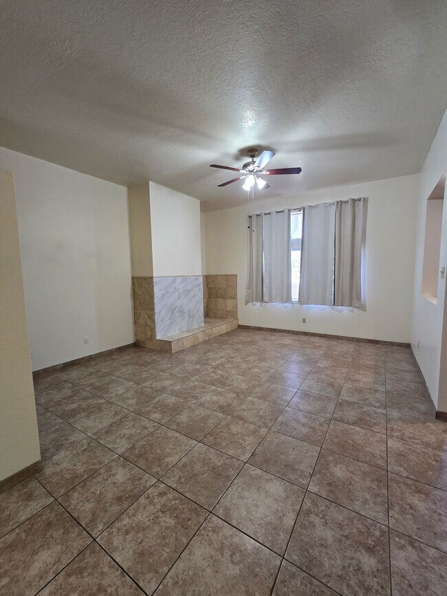 Foto del edificio - 2 bed, possible 3rd in wonderful neighborhood