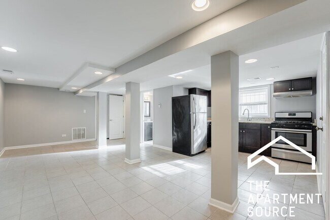 Building Photo - 2614 N Springfield Ave