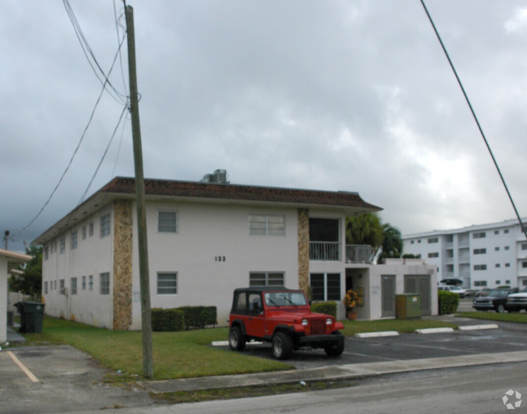 Building Photo - 133 SE 4th Ave
