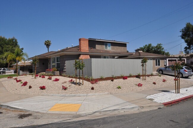 Foto del edificio - 6272-6274 Mary Lane Dr.