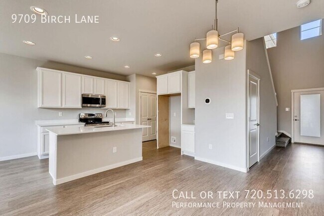 Foto del edificio - 9709 Birch Ln