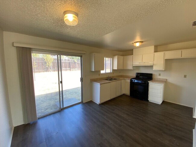 Building Photo - 6804 Harlequin Way