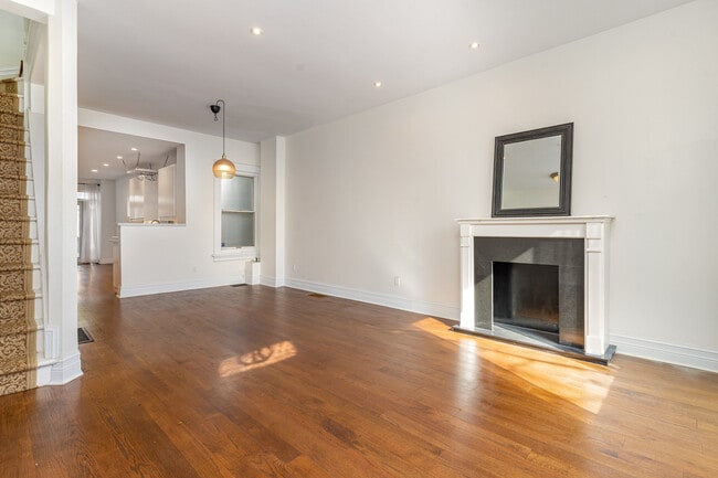 Building Photo - 114 Shaftesbury Ave