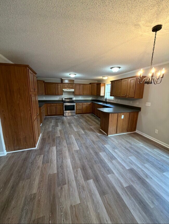 Foto del edificio - 796 Breazeale Rd