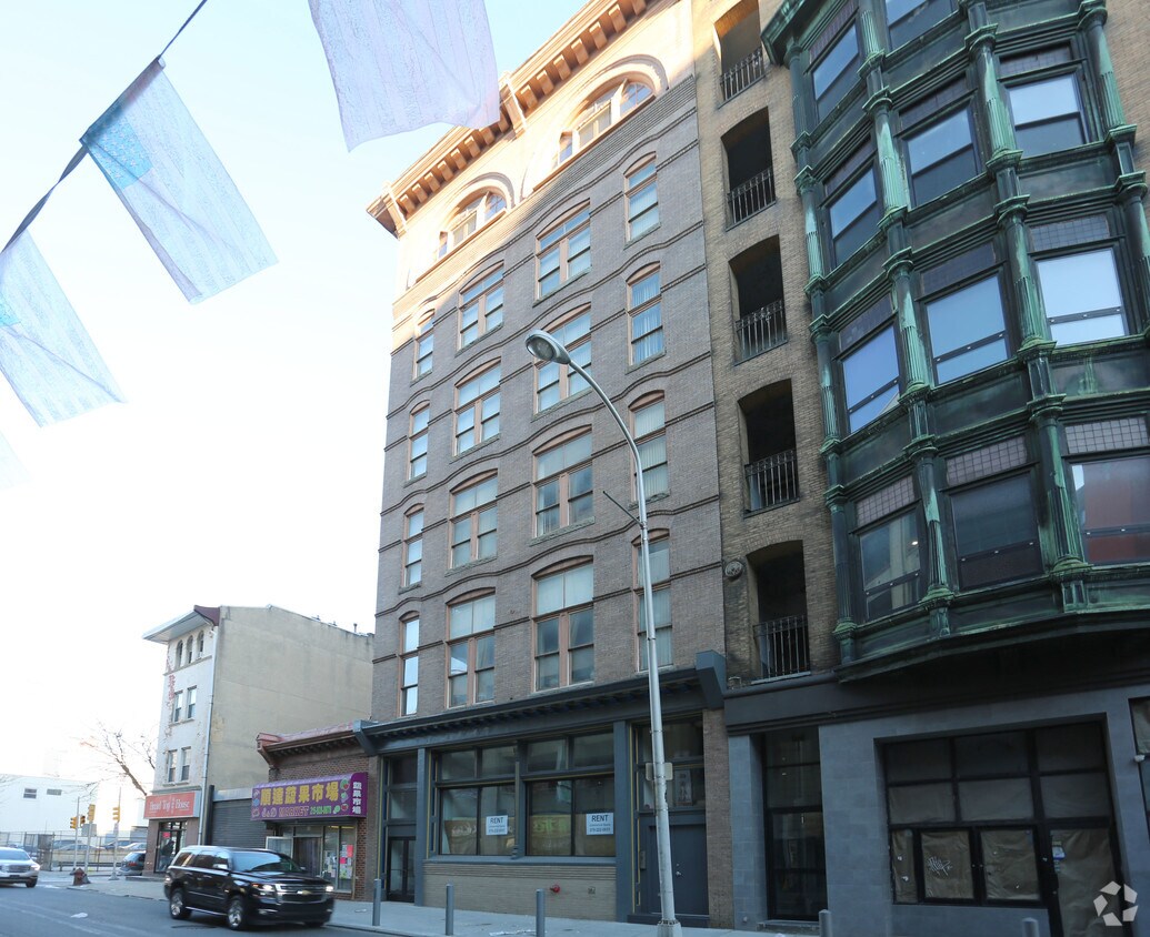 Primary Photo - 1033-1035 Race St