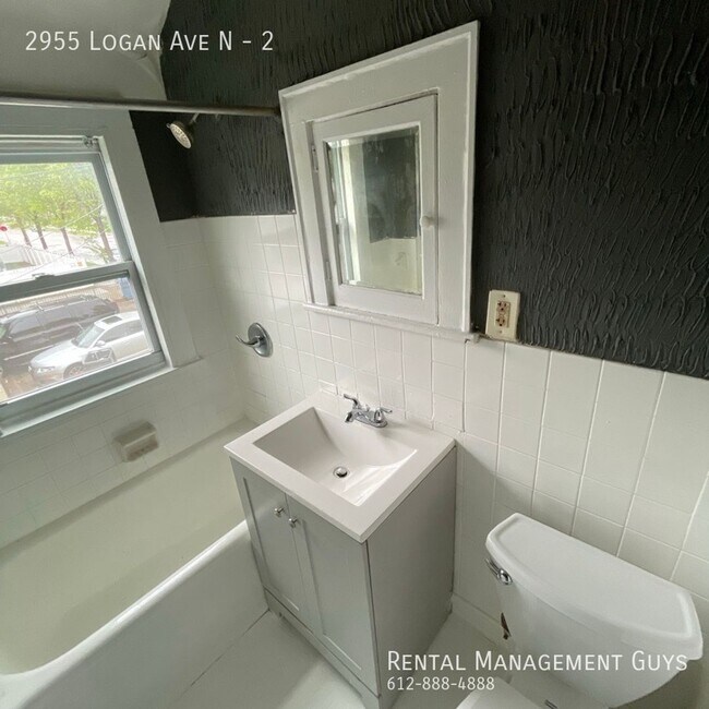 Foto del edificio - 2955 N Logan Ave