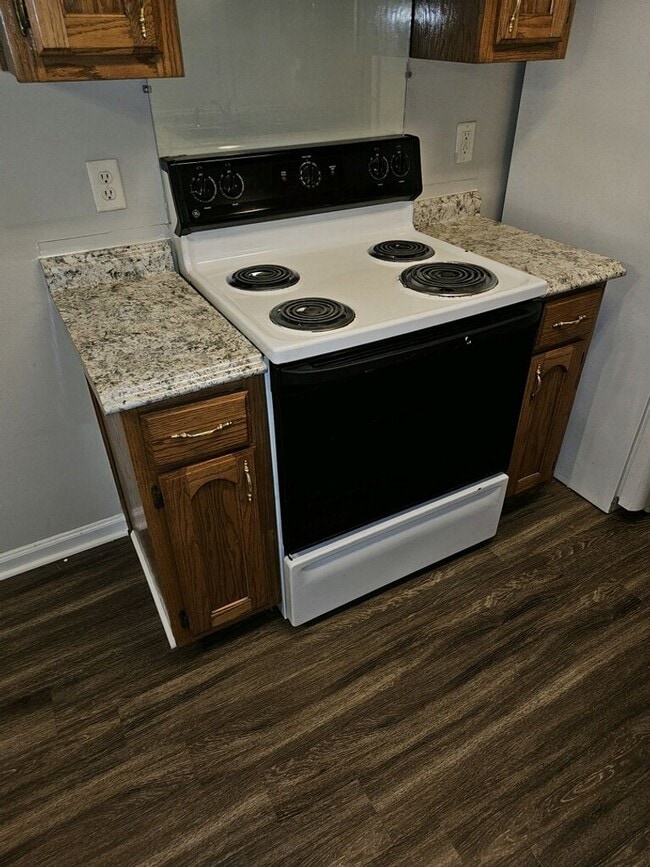 Building Photo - Beautiful town house in Collierville!