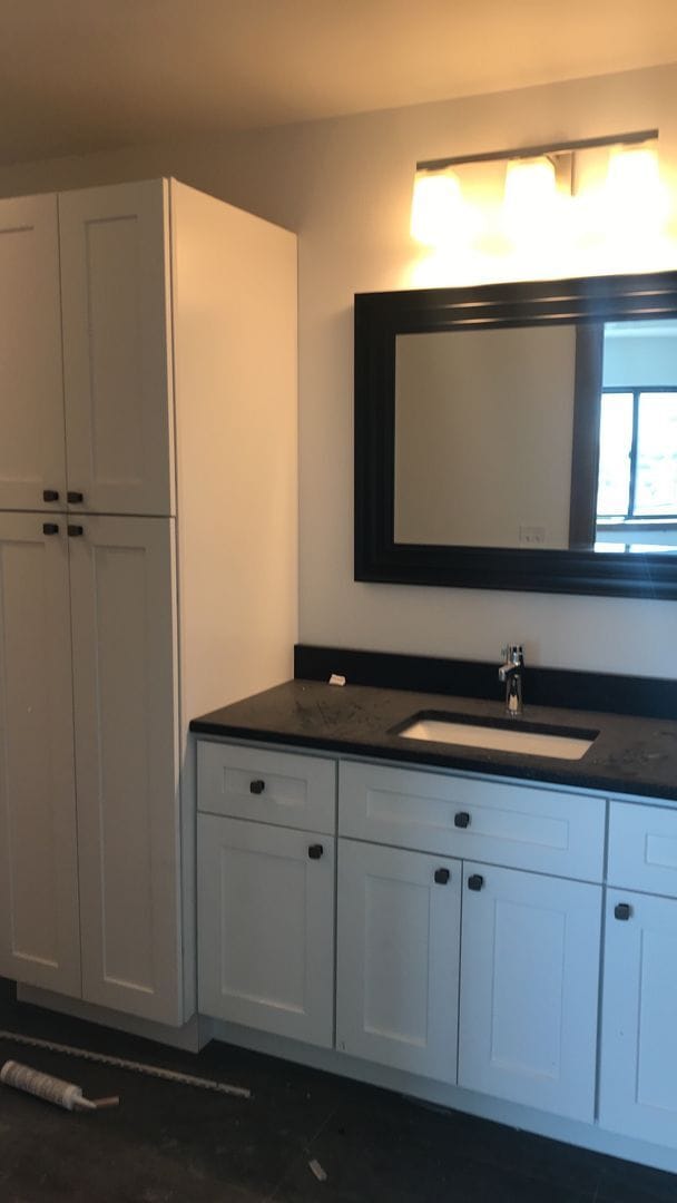 Building Photo - Newer Condo