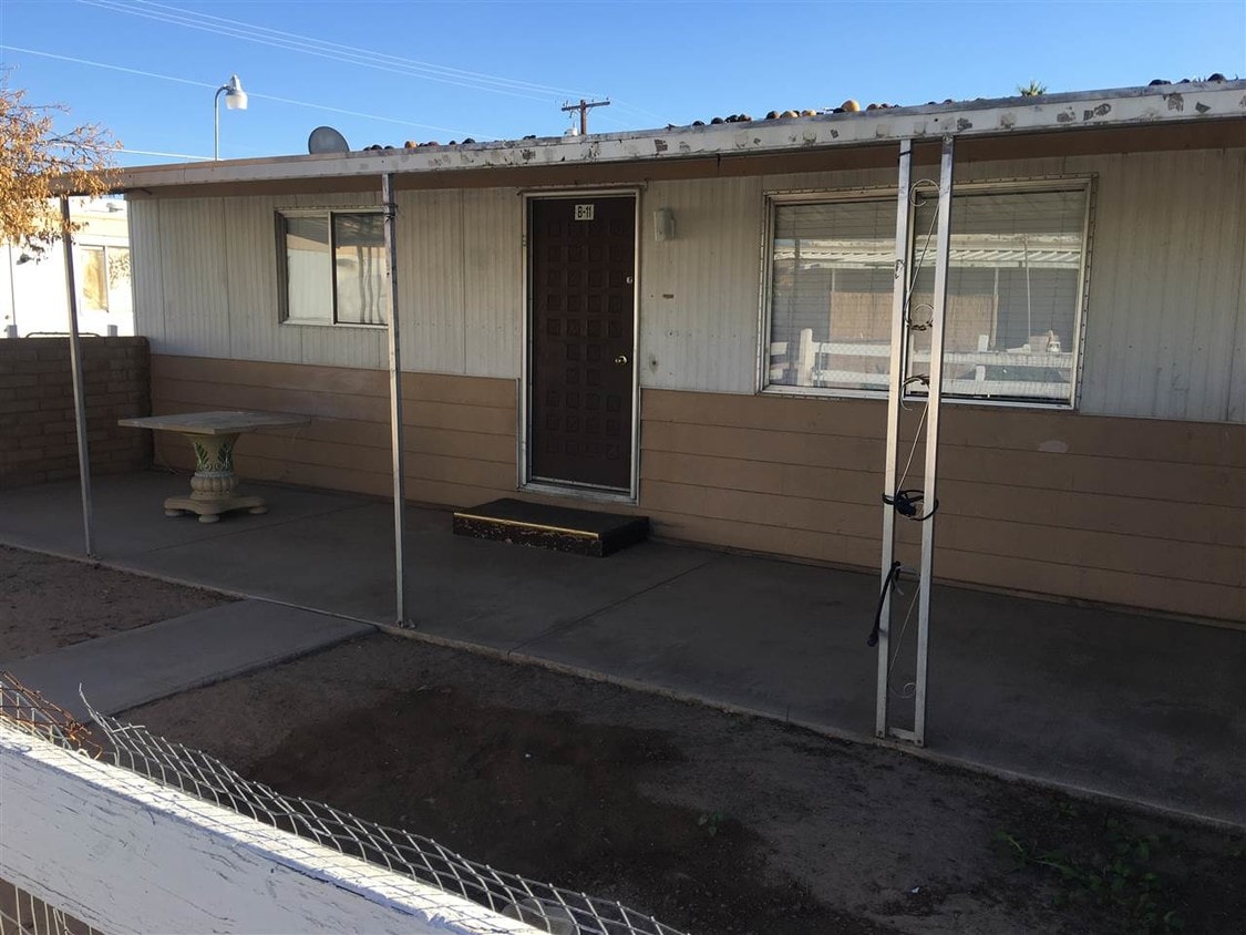 Primary Photo - 2550 S Virginia Dr