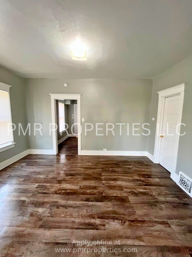 Building Photo - 3 Bedrooms/1 Bathroom House
