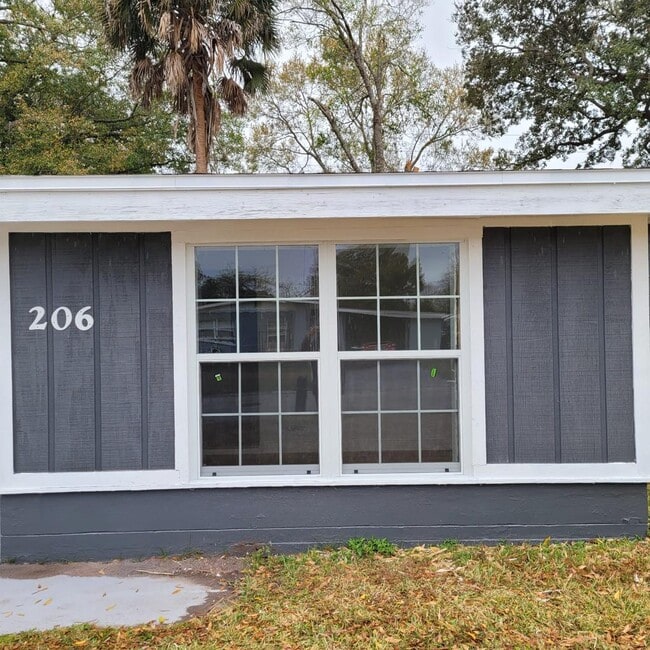 Foto del edificio - 206 Poinciana Cir