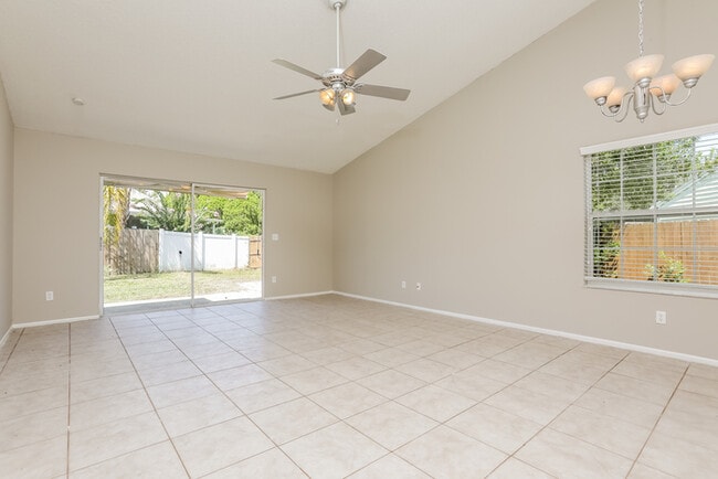 Building Photo - 1685 Torrington Cir